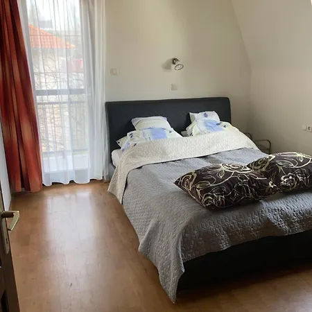 Hunor Jazminvirag アパート バラトンレッレ